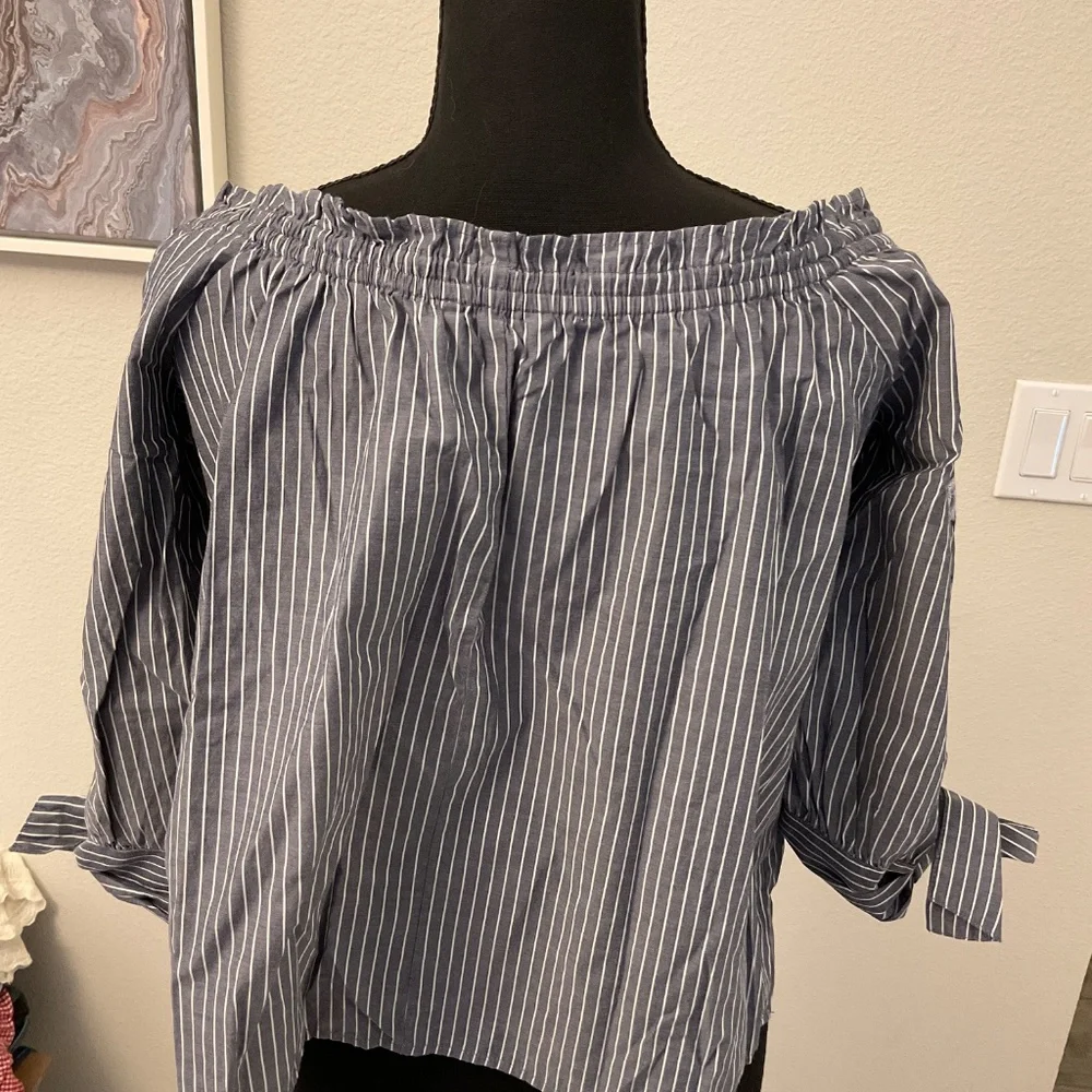 AEO  TOP off the shoulder - Picture 3 of 8